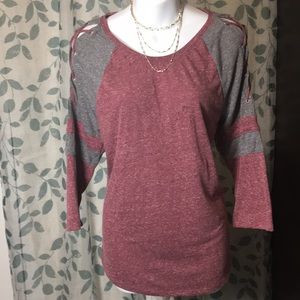 ❤️Open shoulder, no boundaries XL T-shirt❤️